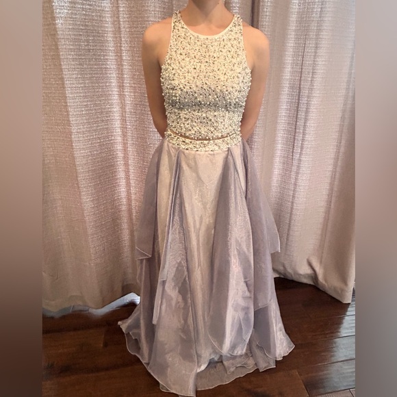 Macy’s Silver and White Dress. - Picture 5 of 5